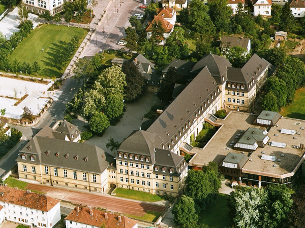 AKG mit naturwissenschaftlichem Trakt seit 1978