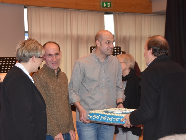 Geschenk des Kollegiums: eine AKG-Torte