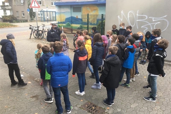 Vorsicht Radweg kreuzt!