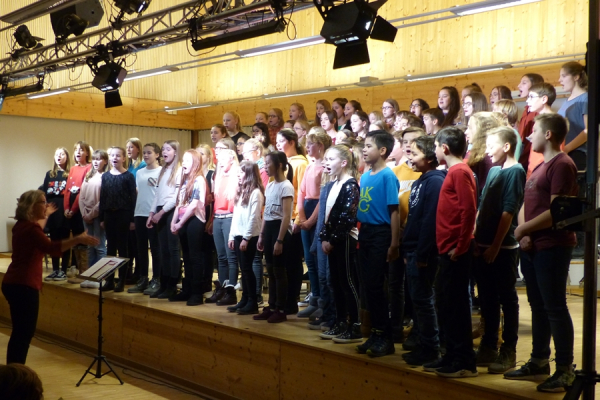 Chor der 6. Klassen + Basischor