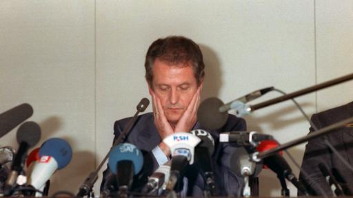 Am 18. September 1987 gab Uwe Barschel öffentlich sein Ehrenwort, dass alle Vorwürfe haltlos seien.