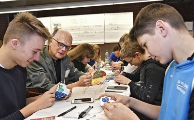 Beim Prima-Klima-Tag am AKG war gestern die ganze Schulgemeinschaft aktiv.  © Funck