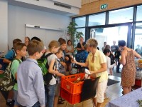 Getränke und Brezeln für die 5.-Klässler