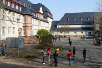 Schulhof Klasse 5